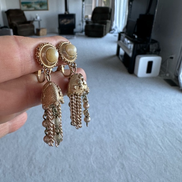 Vintage Tassel Clip Earrings - Picture 4 of 12